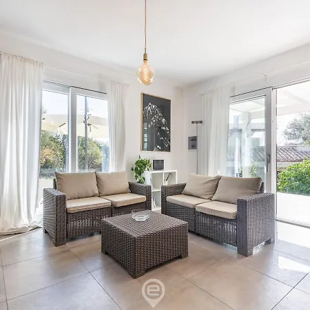 Holiday home Crystal Waters House *