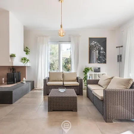Crystal Waters House Holiday home